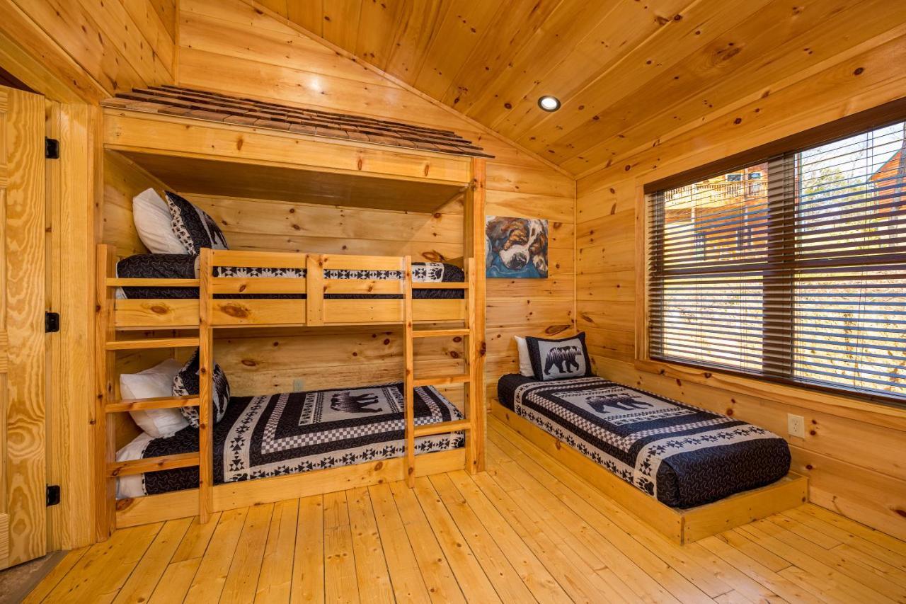 5Bd5B Escape Cabin With 2 Hottubs, Thtr &Game Rm,1Mi To The Parkway! 4Mi To Dollywood - Spring Deal Pigeon Forge Eksteriør bilde