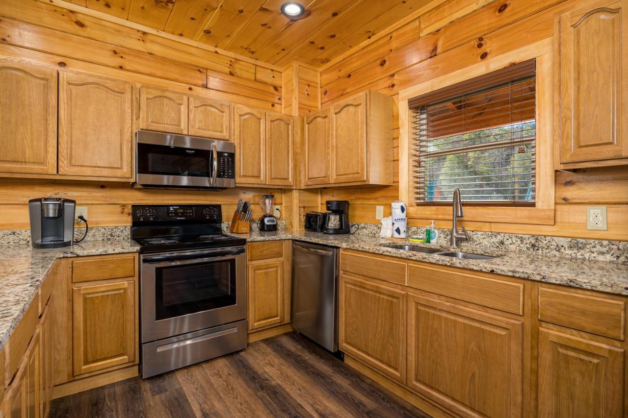 5Bd5B Escape Cabin With 2 Hottubs, Thtr &Game Rm,1Mi To The Parkway! 4Mi To Dollywood - Spring Deal Pigeon Forge Eksteriør bilde