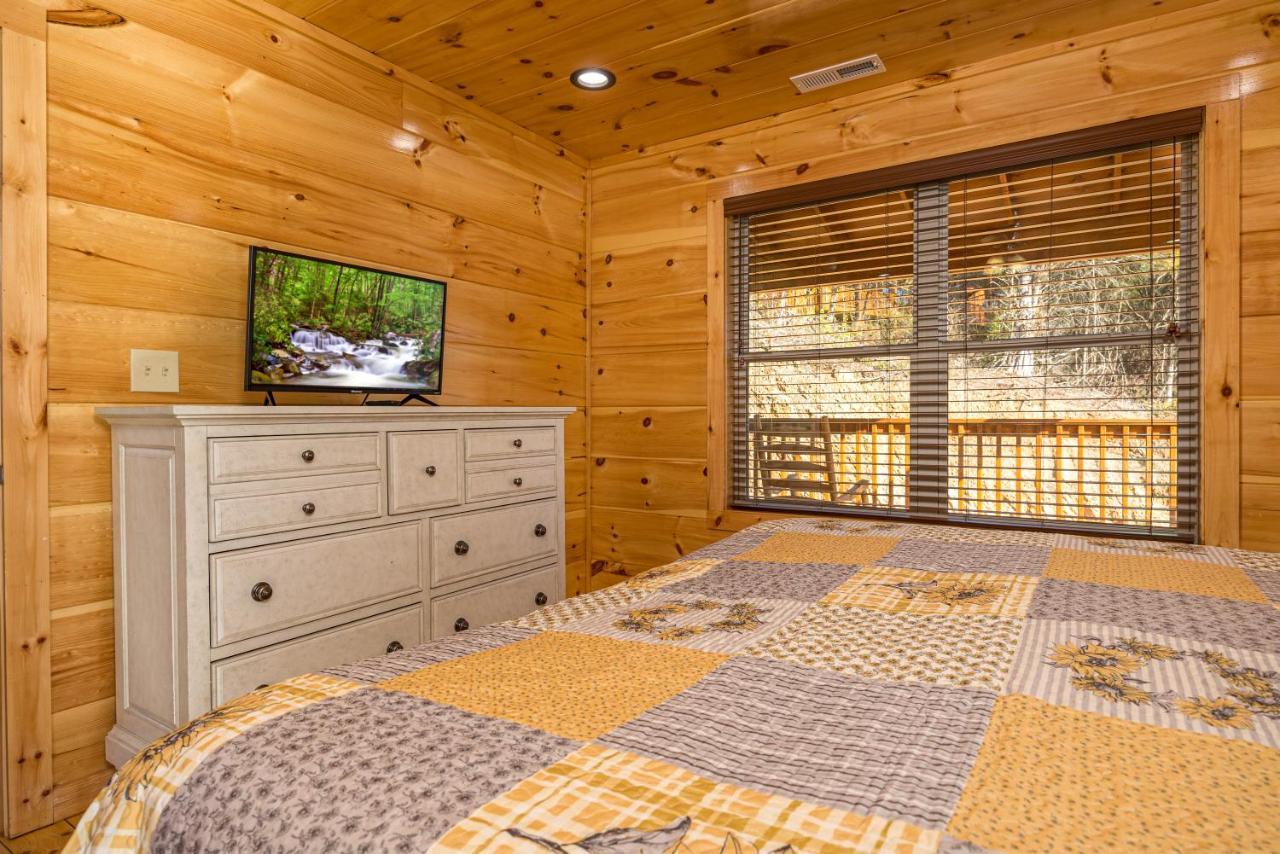 5Bd5B Escape Cabin With 2 Hottubs, Thtr &Game Rm,1Mi To The Parkway! 4Mi To Dollywood - Spring Deal Pigeon Forge Eksteriør bilde