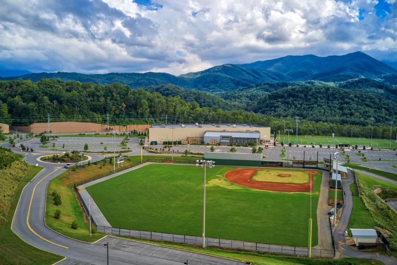 5Bd5B Escape Cabin With 2 Hottubs, Thtr &Game Rm,1Mi To The Parkway! 4Mi To Dollywood - Spring Deal Pigeon Forge Eksteriør bilde
