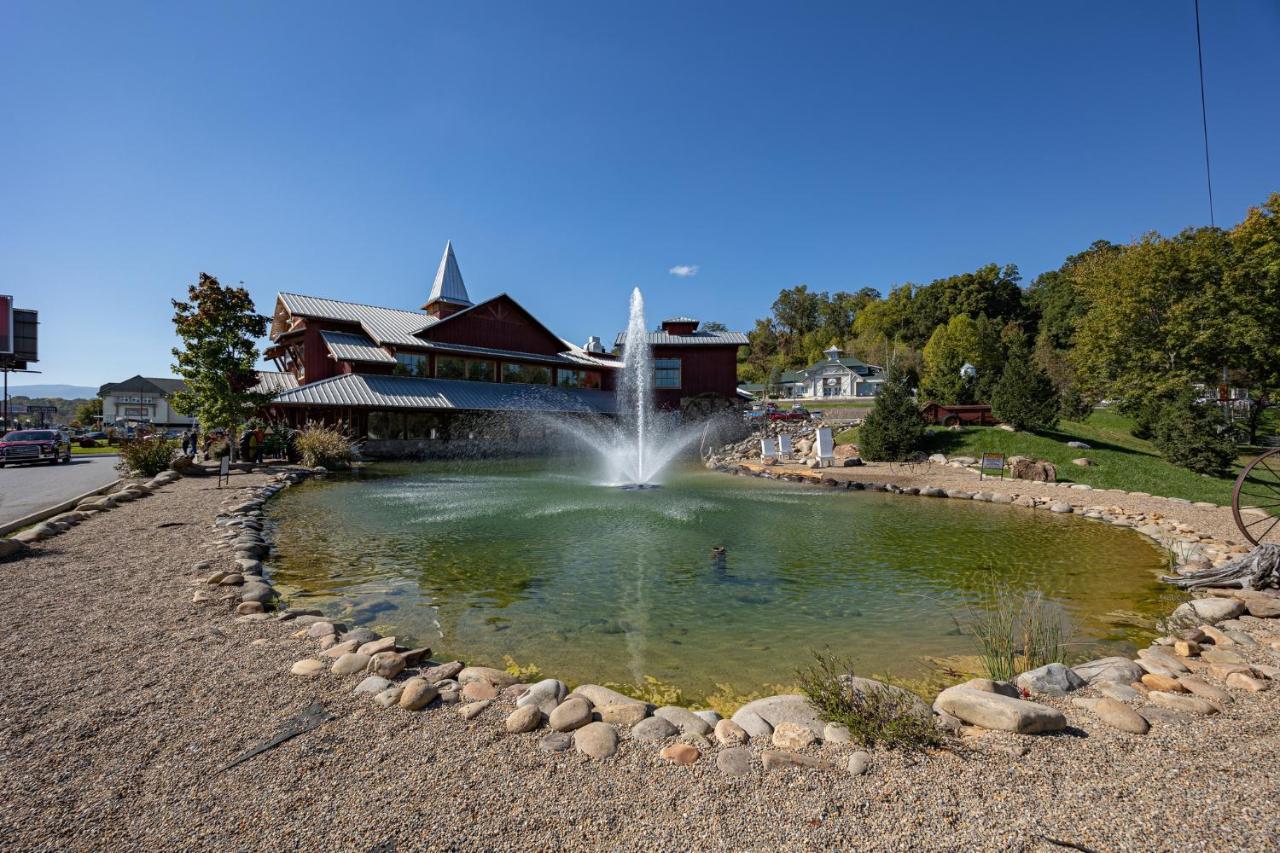 5Bd5B Escape Cabin With 2 Hottubs, Thtr &Game Rm,1Mi To The Parkway! 4Mi To Dollywood - Spring Deal Pigeon Forge Eksteriør bilde