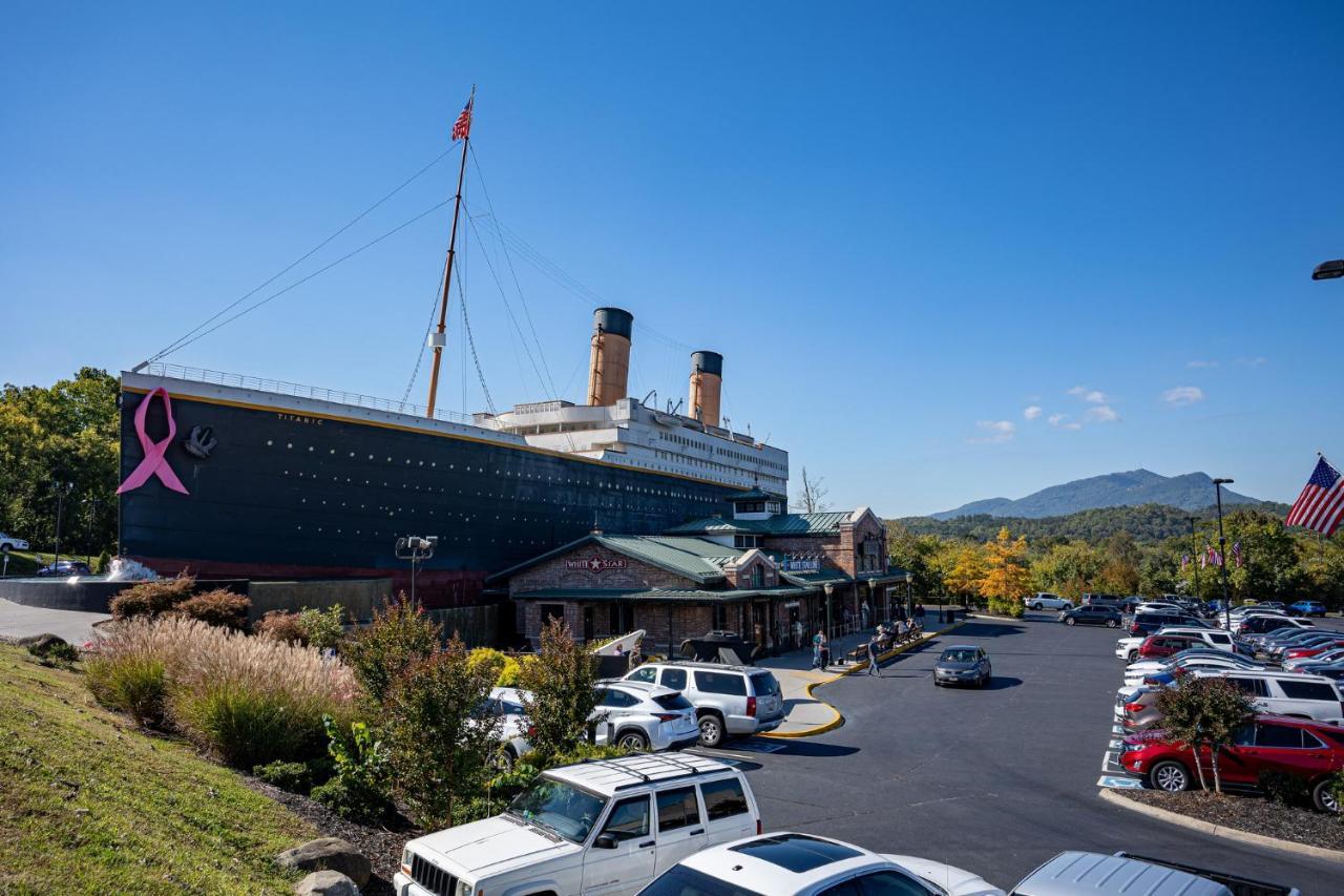 5Bd5B Escape Cabin With 2 Hottubs, Thtr &Game Rm,1Mi To The Parkway! 4Mi To Dollywood - Spring Deal Pigeon Forge Eksteriør bilde