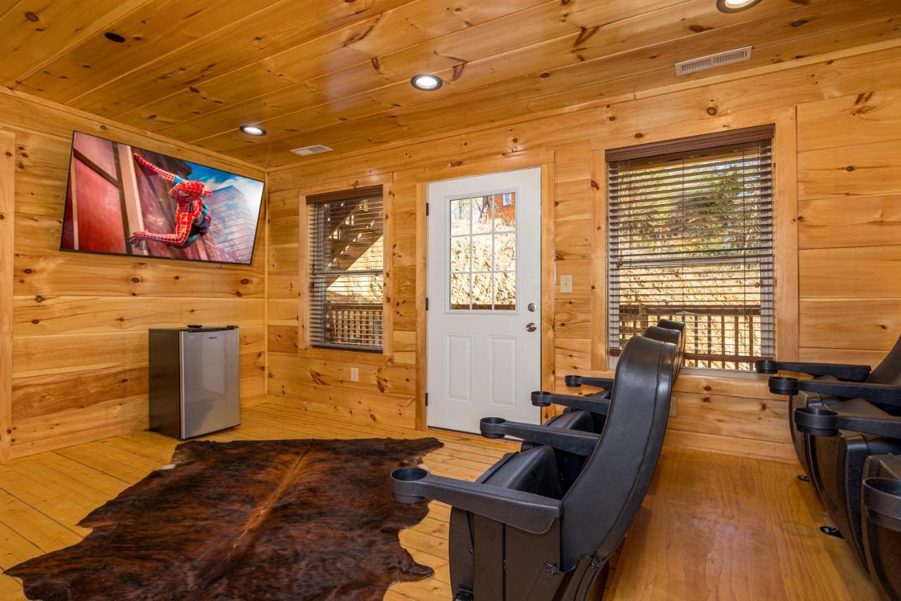 5Bd5B Escape Cabin With 2 Hottubs, Thtr &Game Rm,1Mi To The Parkway! 4Mi To Dollywood - Spring Deal Pigeon Forge Eksteriør bilde