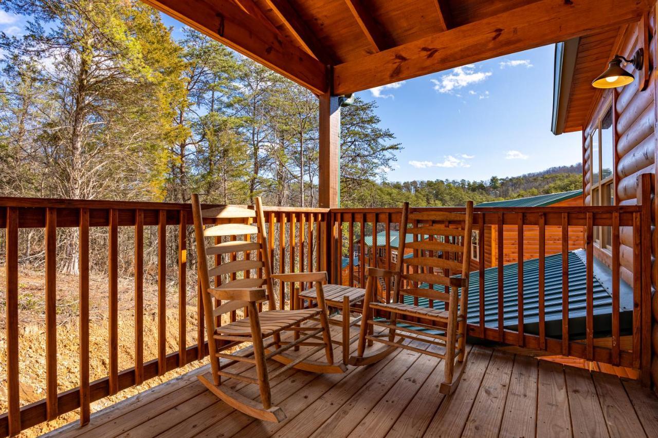 5Bd5B Escape Cabin With 2 Hottubs, Thtr &Game Rm,1Mi To The Parkway! 4Mi To Dollywood - Spring Deal Pigeon Forge Eksteriør bilde