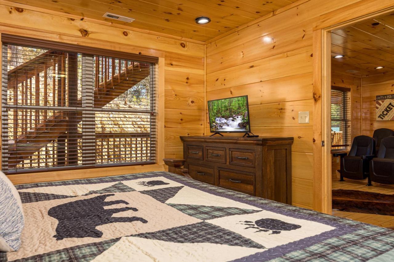 5Bd5B Escape Cabin With 2 Hottubs, Thtr &Game Rm,1Mi To The Parkway! 4Mi To Dollywood - Spring Deal Pigeon Forge Eksteriør bilde