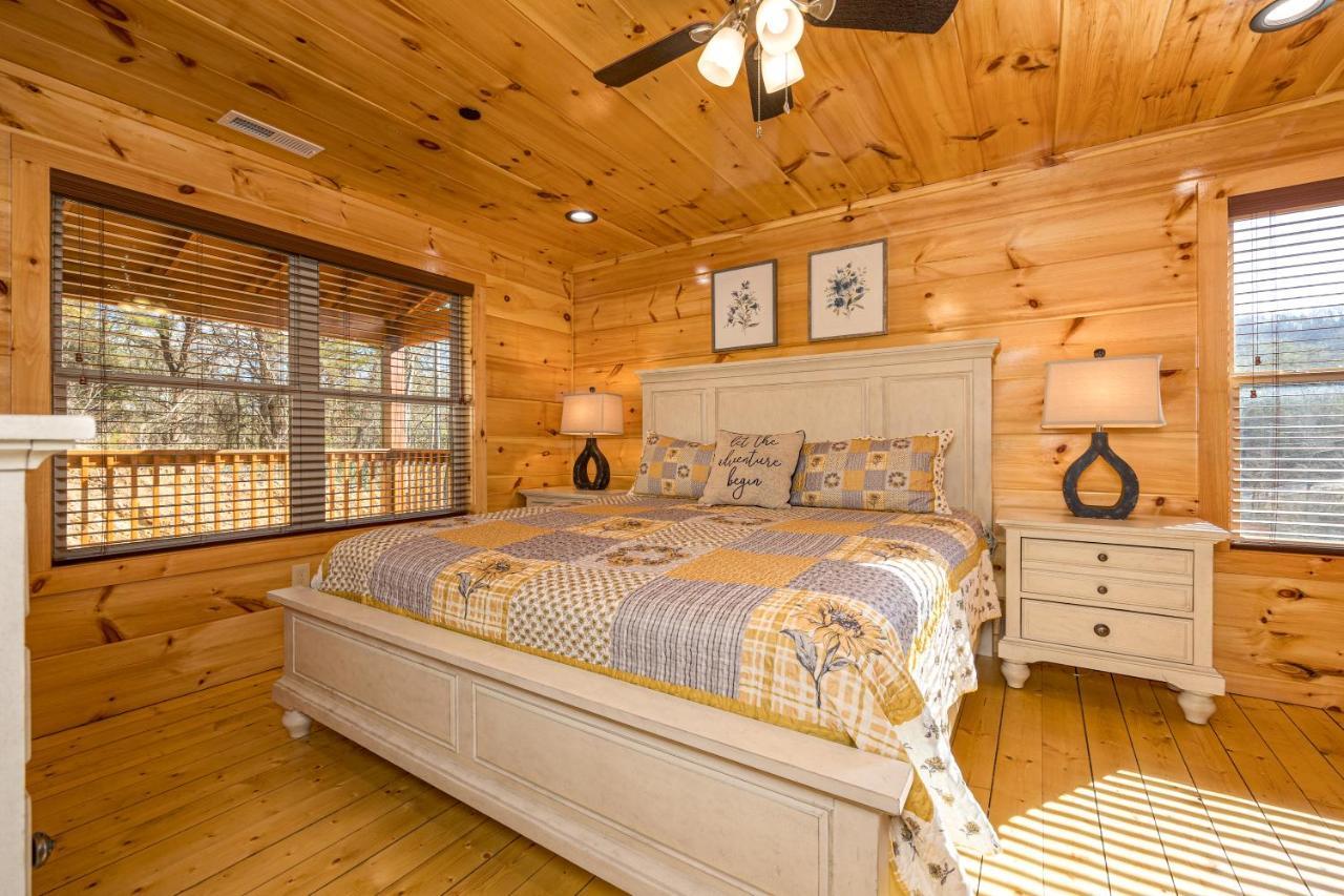 5Bd5B Escape Cabin With 2 Hottubs, Thtr &Game Rm,1Mi To The Parkway! 4Mi To Dollywood - Spring Deal Pigeon Forge Eksteriør bilde