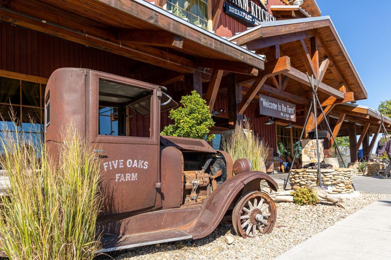 5Bd5B Escape Cabin With 2 Hottubs, Thtr &Game Rm,1Mi To The Parkway! 4Mi To Dollywood - Spring Deal Pigeon Forge Eksteriør bilde